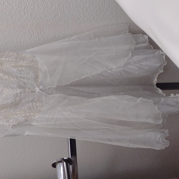 Lingerie - Picture 2 of 5